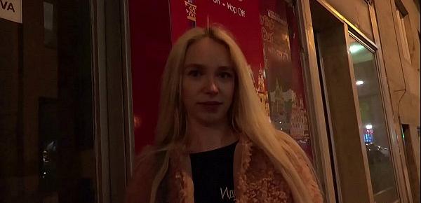  GERMAN SCOUT - Schlankes Teen Arteya bei Strassen Casting ohne Gummi gefickt